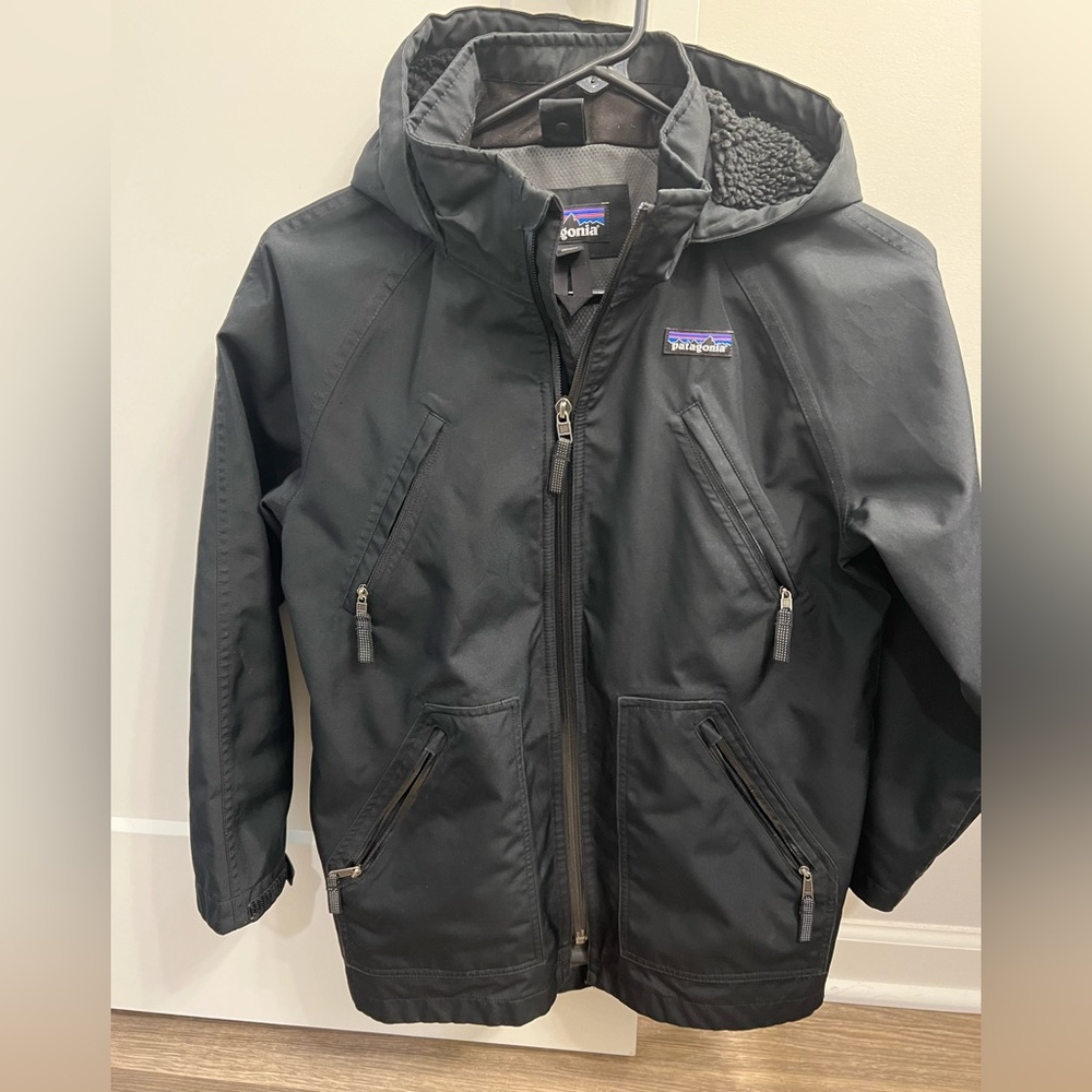 Patagonia. Girls medium. Black jacket.